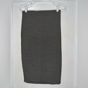 Old Navy black and white stripe stretch skirt size S